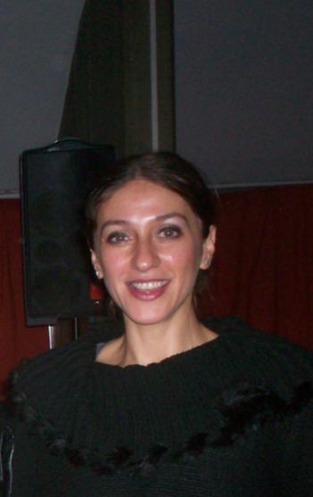 Vanina Guilledo, mezzosoprano, abrió la presentación con tres arias.